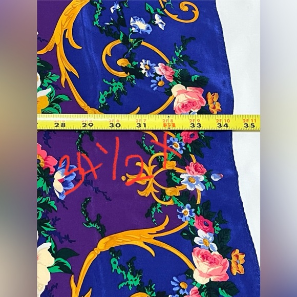 •Vintage Ann Klein Vera Silk Floral Signed Scarf 34 1/2 X 34 1/2” Made In Japan - Picture 9 of 9